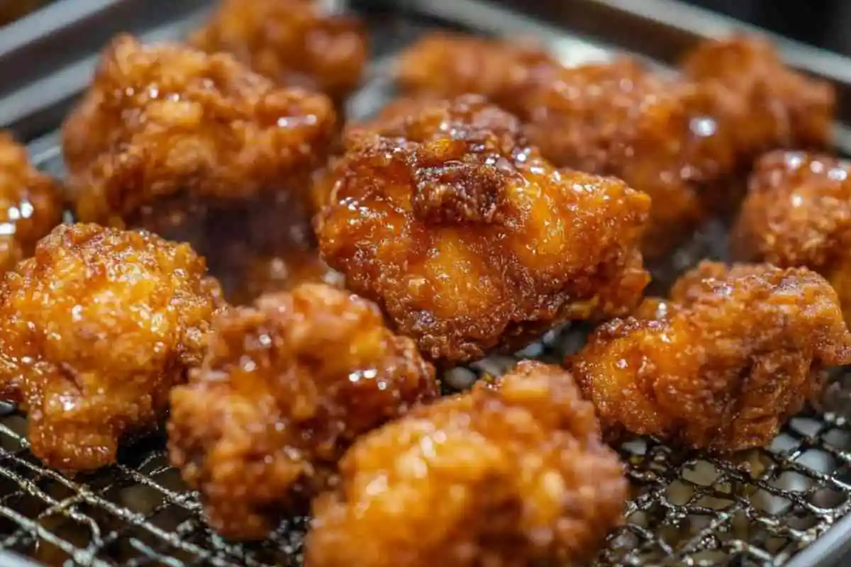 deep frying chicken karaage 